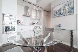 Cucina o angolo cottura di MMG Executive Suite - VIEWS FROM THE TOP
