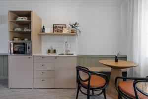 Wildes Hotel Kangaroo Valley的厨房或小厨房