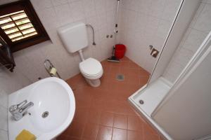 Koupelna v ubytování Apartments with parking spaces Tribunj, Vodice - 6223