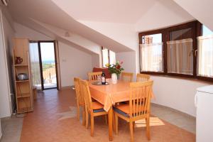 Kuchyň nebo kuchyňský kout v ubytování Apartments with parking spaces Tribunj, Vodice - 6223