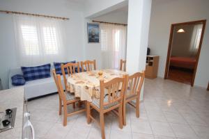 Posedenie v ubytovaní Apartments with a parking space Tkon, Pasman - 6216 + 21 fotografií