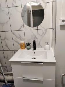 Koupelna v ubytování 36 Dajot Studio Apartment - 25 + 19 fotografií