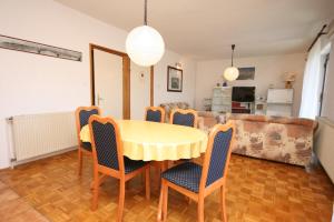 Fotografie z fotogalerie ubytování Apartments with a parking space Vodice - 6238 v destinaci Vodice