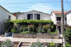 Zdjęcie z galerii obiektu Holiday apartments Veli Iz, Iz - 6253 w mieście Mali Iž