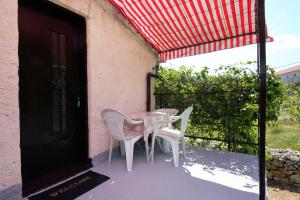 Zdjęcie z galerii obiektu Holiday apartments Veli Iz, Iz - 6253 w mieście Mali Iž