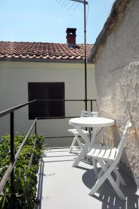 Zdjęcie z galerii obiektu Holiday apartments Veli Iz, Iz - 6253 w mieście Mali Iž