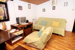 Zdjęcie z galerii obiektu Holiday apartments Veli Iz, Iz - 6253 w mieście Mali Iž