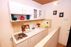 Zdjęcie z galerii obiektu Holiday apartments Veli Iz, Iz - 6253 w mieście Mali Iž
