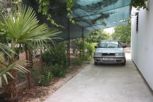 Zdjęcie z galerii obiektu Apartments with a parking space Sukosan, Zadar - 6332 w Sukošanie