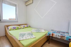 Posteľ alebo postele v izbe v ubytovaní Apartments and rooms with parking space Biograd na Moru, Biograd - 6219