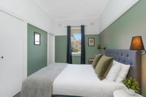 a bedroom with a bed and a window at Bundanoon Hotel in Bundanoon