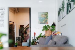 Posezení v ubytování Mystay Hostel Nan