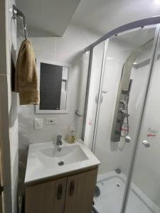 a bathroom with a sink and a shower at Lugar acogedor y muy central en Medellin in Medellín