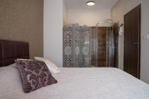 Postel nebo postele na pokoji v ubytování Sea-view Apartment in Marsalforn + 15 fotografií