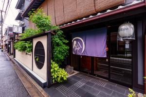 a building with plants on the side of it at Rinn Gion Kenninji in Kyoto
