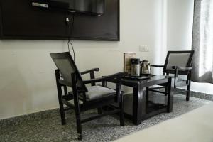 Příslušenství pro přípravu čaje a kávy v ubytování Hotel Anand Empire Near New Delhi Railway Station