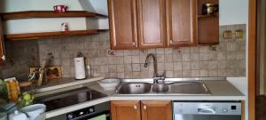 Kuchyň nebo kuchyňský kout v ubytování APARTMA ŽELE