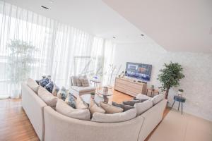 Gallery image of Luxurious 3-BR Apartment in Bluewaters Island with Ain Dubai View! in Dubai