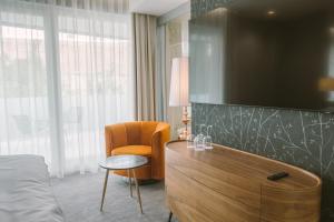 TV a/nebo společenská místnost v ubytování Ibrahim Boutique Hotel