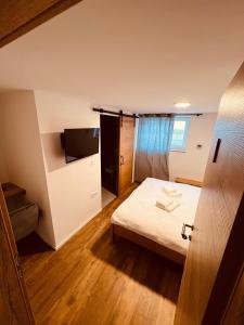 Katil atau katil-katil dalam bilik di PJagodic Hotel Cerklje - 5min to Airport