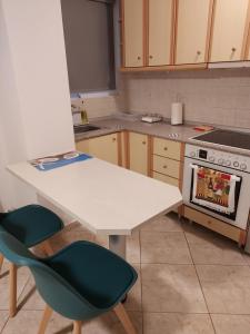 Kuchyňa alebo kuchynka v ubytovaní ADLER 5 COZY ATHENS DOWNTOWN STUDIO