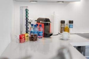 Montreux Grand Rue - Swiss Hotel Apartments的厨房或小厨房