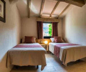Posteľ alebo postele v izbe v ubytovaní El Molino de Besalú Casa con jardín