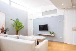 Televízia a/alebo spoločenská miestnosť v ubytovaní Conde de Ibarra Suite Apartment