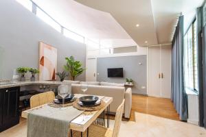 Televízia a/alebo spoločenská miestnosť v ubytovaní Conde de Ibarra Suite Apartment + 8 fotografií