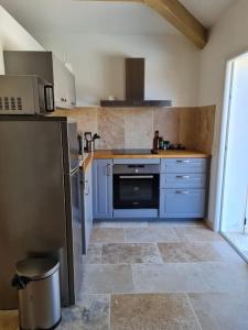 Gallery image of Adorable Maison Indépendante 30m2 avec Piscine en saison in Cabris