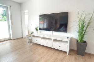 TV a/nebo společenská místnost v ubytování Ferienwohnung BergPfote - Hund herzlich willkommen
