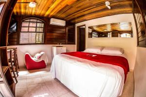 Gallery image of Malie Chalés in Ilha do Mel +37 photos