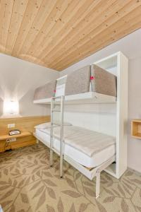 Letto o letti in una camera di Hotel Simi