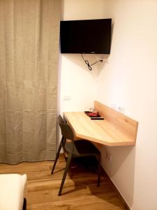 Televízia a/alebo spoločenská miestnosť v ubytovaní Hotel Cantaleone