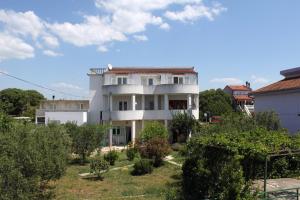 Fotografie z fotogalerie ubytování Apartments with a parking space Pirovac, Sibenik - 6276 v destinaci Pirovac