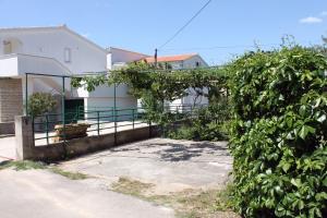 Fotografie z fotogalerie ubytování Apartments with a parking space Pirovac, Sibenik - 6276 v destinaci Pirovac