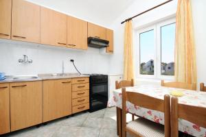 Fotografie z fotogalerie ubytování Apartments with a parking space Pirovac, Sibenik - 6276 v destinaci Pirovac