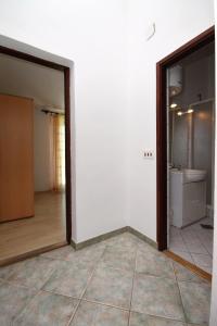 Fotografie z fotogalerie ubytování Apartments with a parking space Pirovac, Sibenik - 6276 v destinaci Pirovac