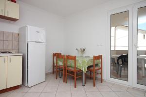 Kuchyň nebo kuchyňský kout v ubytování Apartments by the sea Zubovici, Pag - 6356