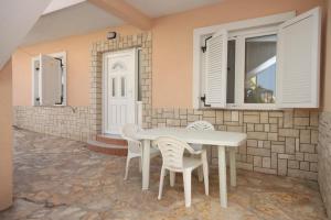 Patio nebo venkovní prostory v ubytování Apartments by the sea Zubovici, Pag - 6356