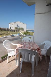Balkón nebo terasa v ubytování Apartments by the sea Kustici, Pag - 6353