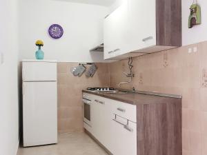 Kuchyňa alebo kuchynka v ubytovaní Apartments with parking space Metajna, Pag - 6423