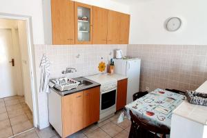 Kuchyňa alebo kuchynka v ubytovaní Apartments with parking space Metajna, Pag - 6423