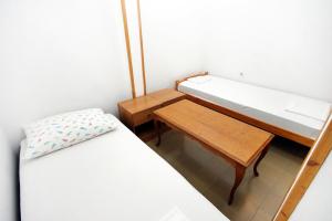 Posteľ alebo postele v izbe v ubytovaní Apartments by the sea Metajna, Pag - 6289