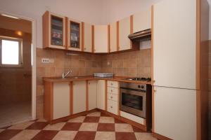 Kuchyň nebo kuchyňský kout v ubytování Family friendly seaside apartments Kustici, Pag - 6376