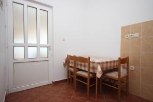 Posezení v ubytování Family friendly seaside apartments Kustici, Pag - 6376