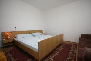 Postel nebo postele na pokoji v ubytování Apartments with parking space Cove Smokvica, Pag - 6314