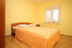 Postel nebo postele na pokoji v ubytování Apartments with a parking space Povljana, Pag - 6297