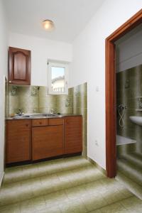 Η κουζίνα ή μικρή κουζίνα στο Apartments with a parking space Pag - 6327