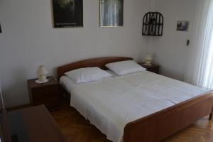 Ein Bett oder Betten in einem Zimmer der Unterkunft Apartments by the sea Kustici, Pag - 6335